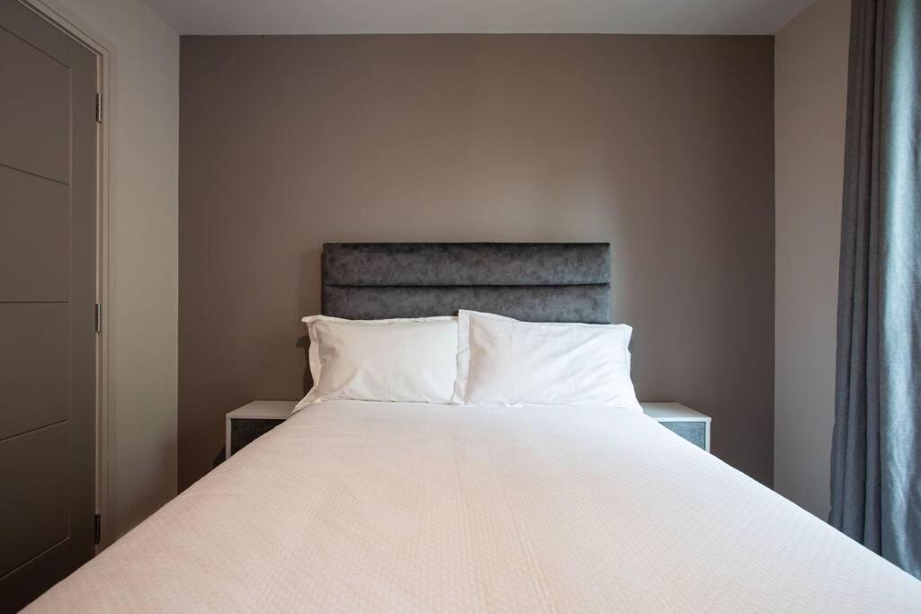 Modern 2Br With Balcony Next To The City Airport Bhd - Free Parking Belfast Buitenkant foto
